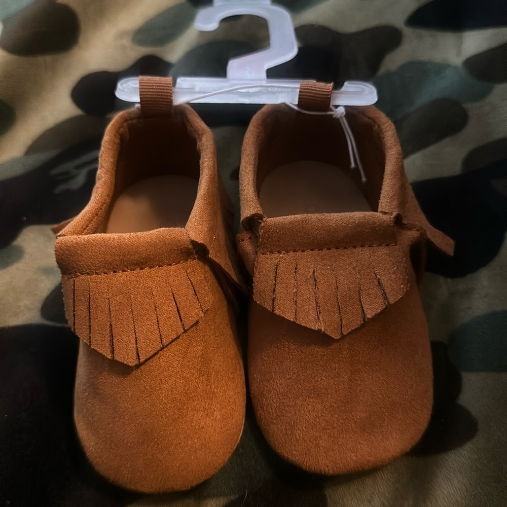 OLD NAVY BABY MOCCASIN SHOES/SLIPPERS: BROWN: NEW WITH TAGS: SIZE 3-6 MTH